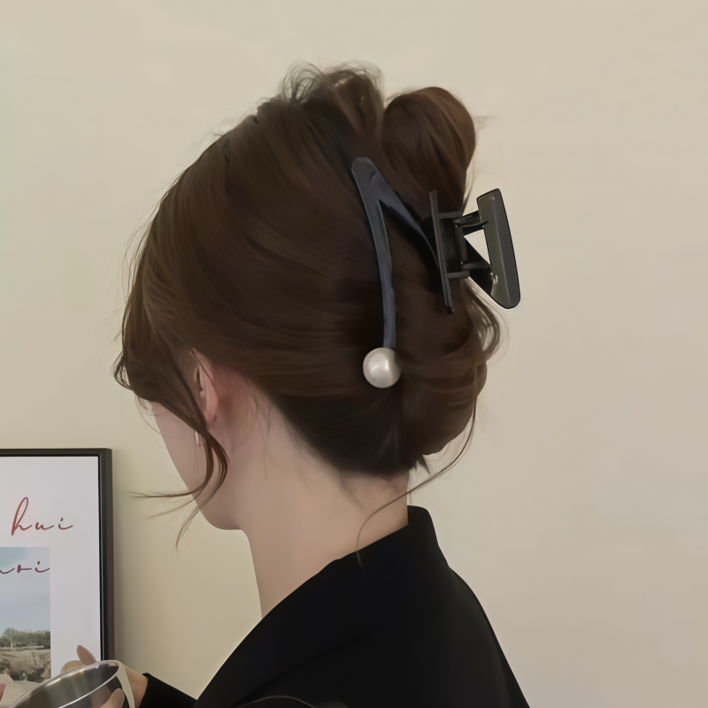 ヘアアクセサリー 真珠のアクセントバレッタ