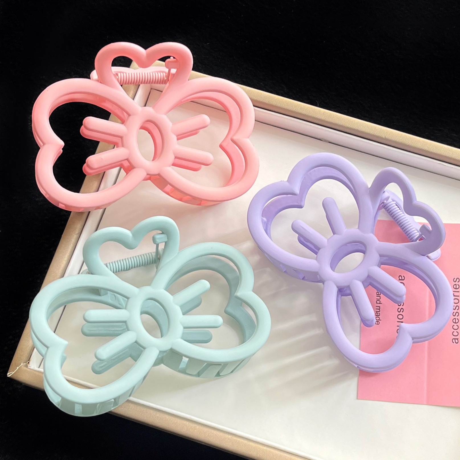 ヘアアクセサリー りぼんモチーフ ぷっくりバレッタ