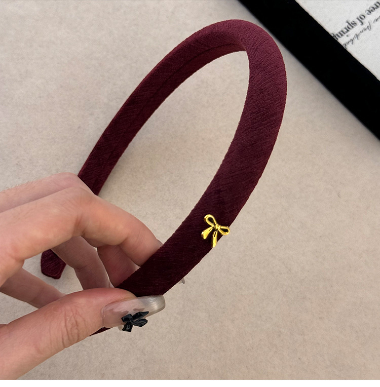 ヘアアクセサリー 小さな金属リボンモチーフ付き布巻きカチューシャ