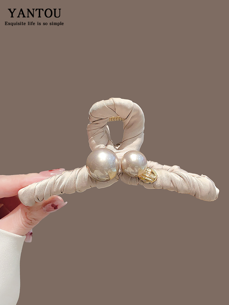 ヘアアクセサリー 結び目パール三角バレッタ