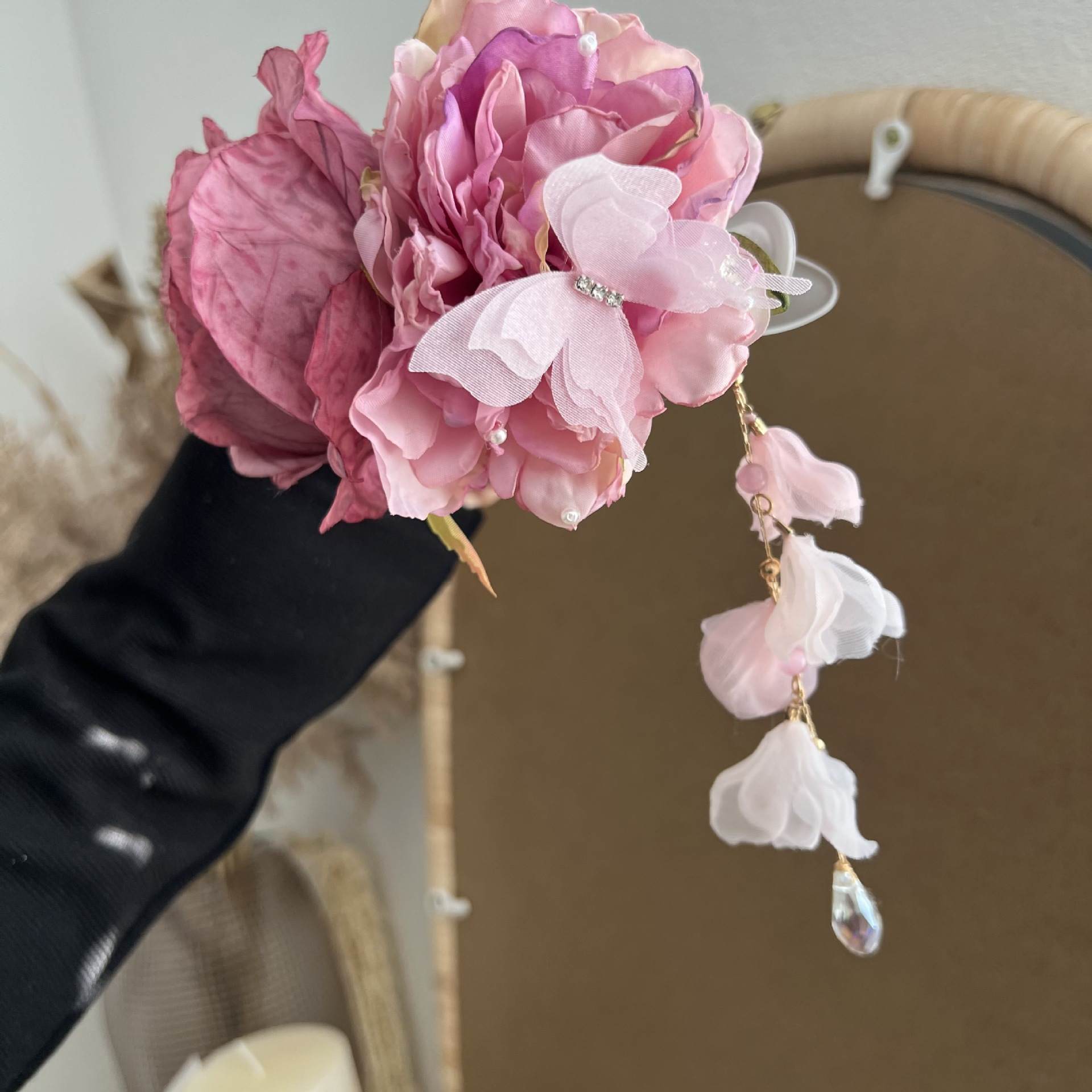 ヘアアクセサリー 桜色芍薬バレッタ つまみ細工 着物髪飾り