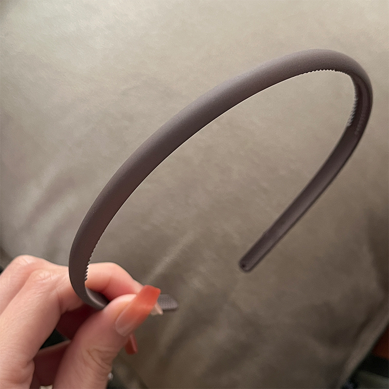 ヘアアクセサリー シンプル艶消しカチューシャ