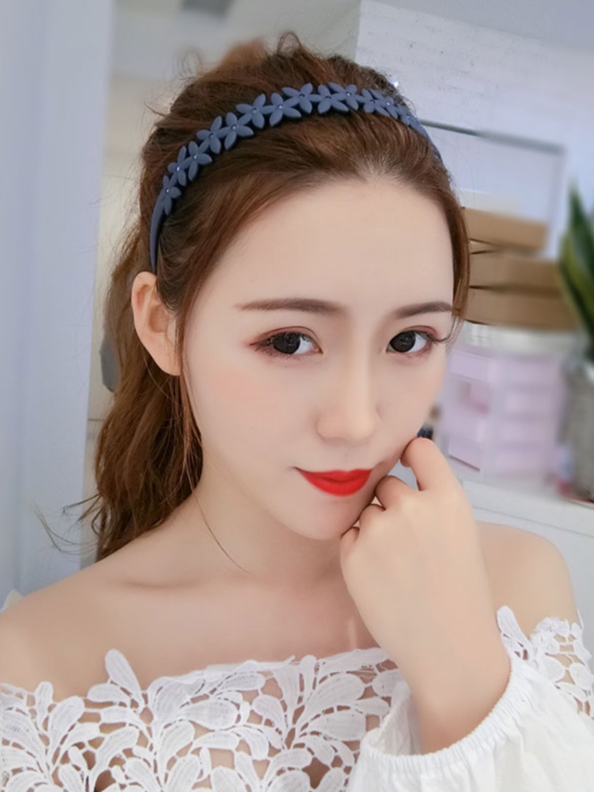ヘアアクセサリー 花びら連なり カチューシャ