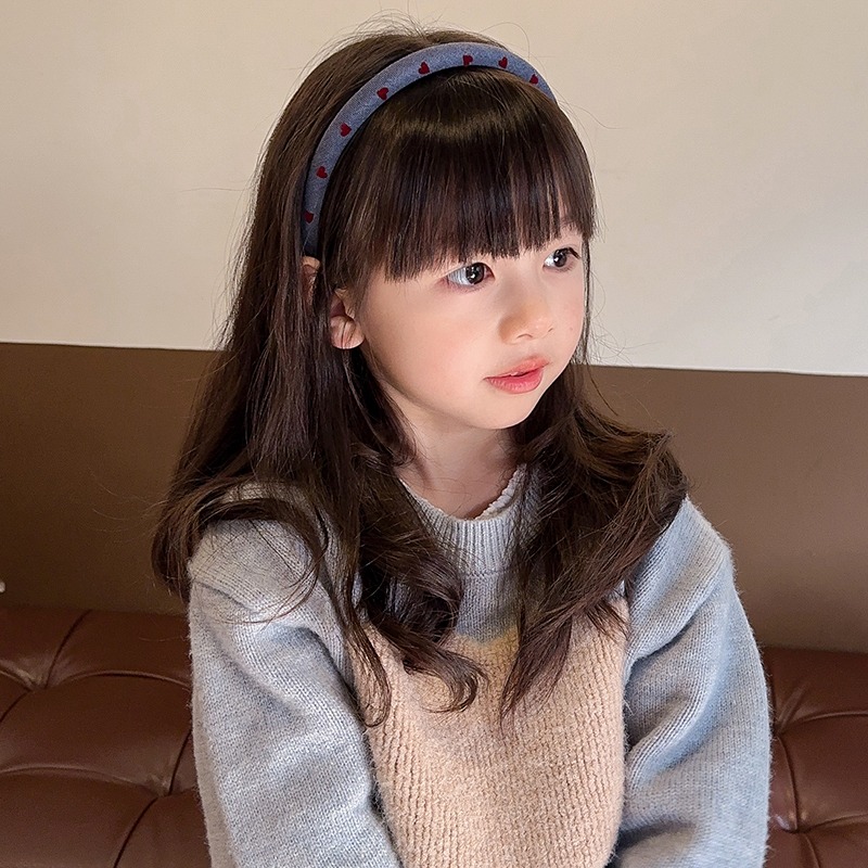 ヘアアクセサリー ハート刺繍の細身カチューシャ