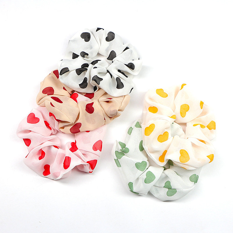 ヘアアクセサリー ハート柄プリント生地のふんわりシュシュ