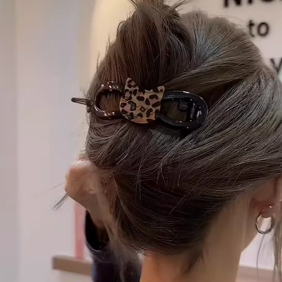 ヘアアクセサリー 猫モチーフ留め具バレッタ