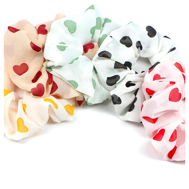 ヘアアクセサリー ハート柄プリント生地のふんわりシュシュ