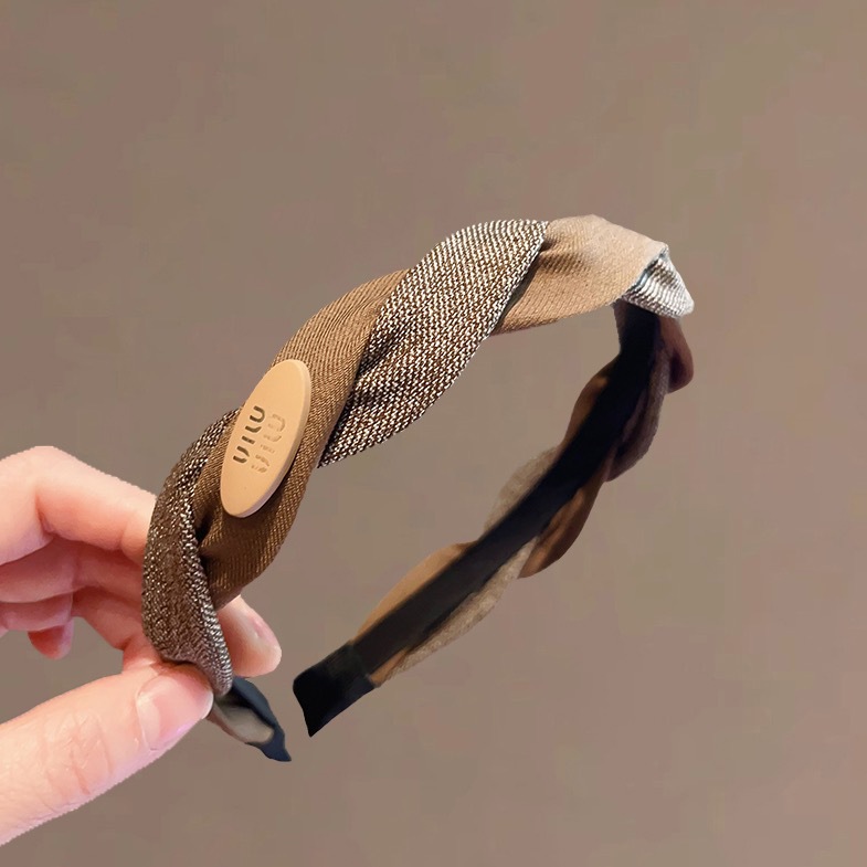 ヘアアクセサリー ツイストデザイン金具付きカチューシャ