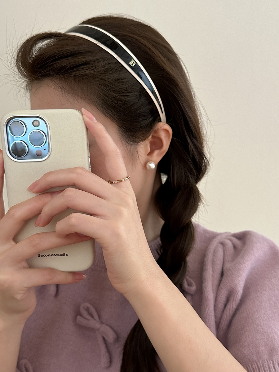 ヘアアクセサリー 金具プレート付きスリム細身カチューシャ