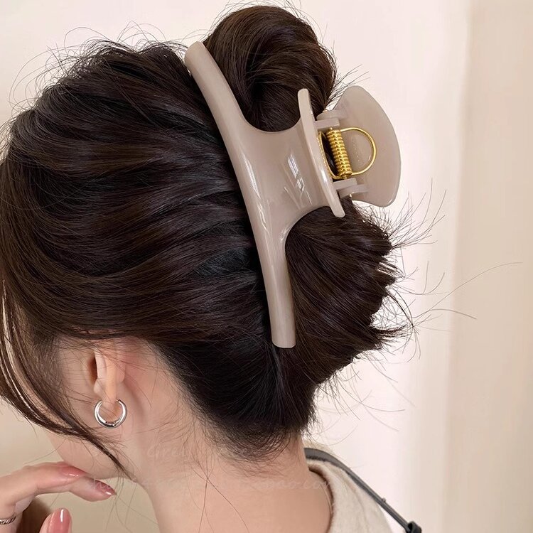 ヘアアクセサリー 大きめサイズの上品なつや感バンスクリップ