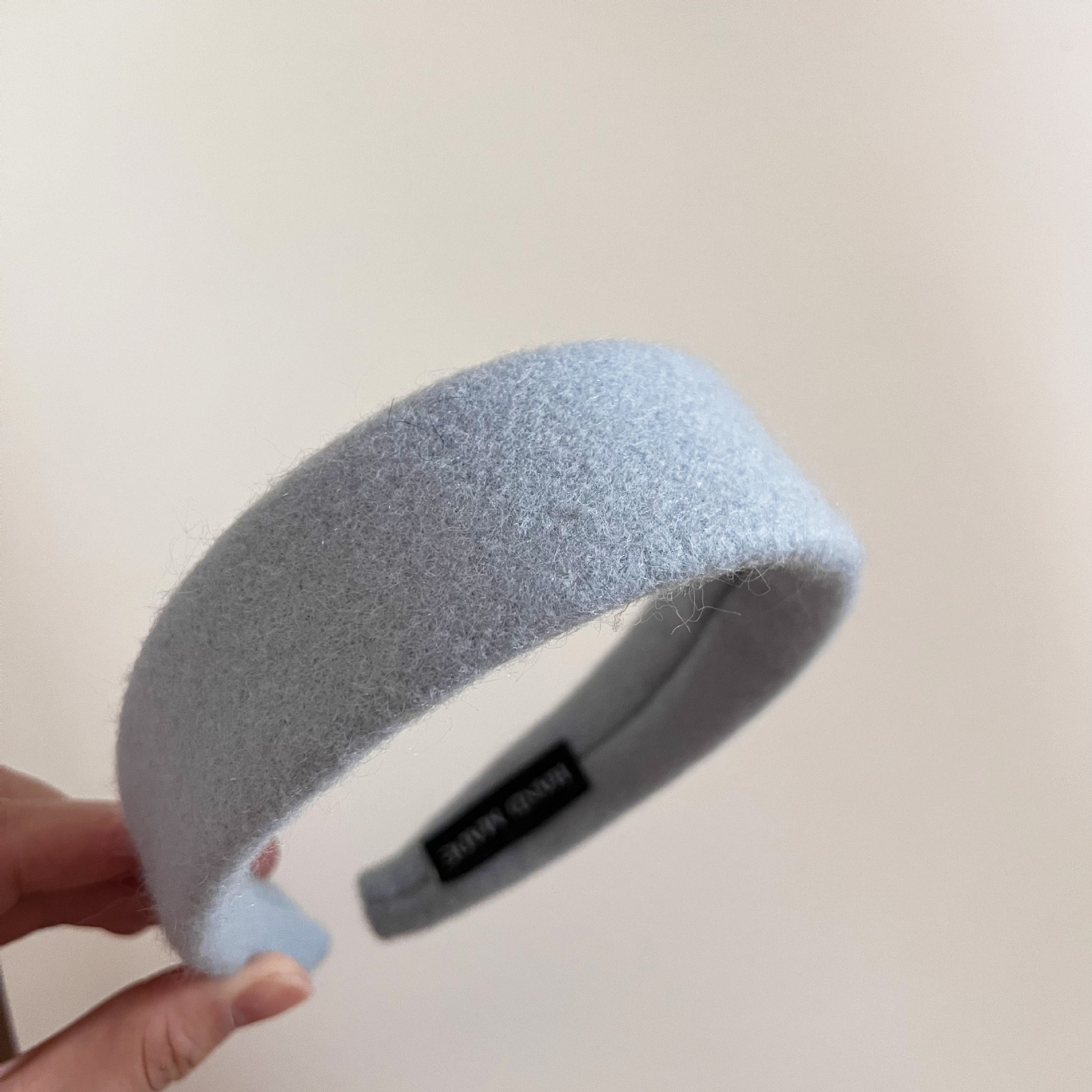 ヘアアクセサリー ふわふわ起毛素材の太めカチューシャ