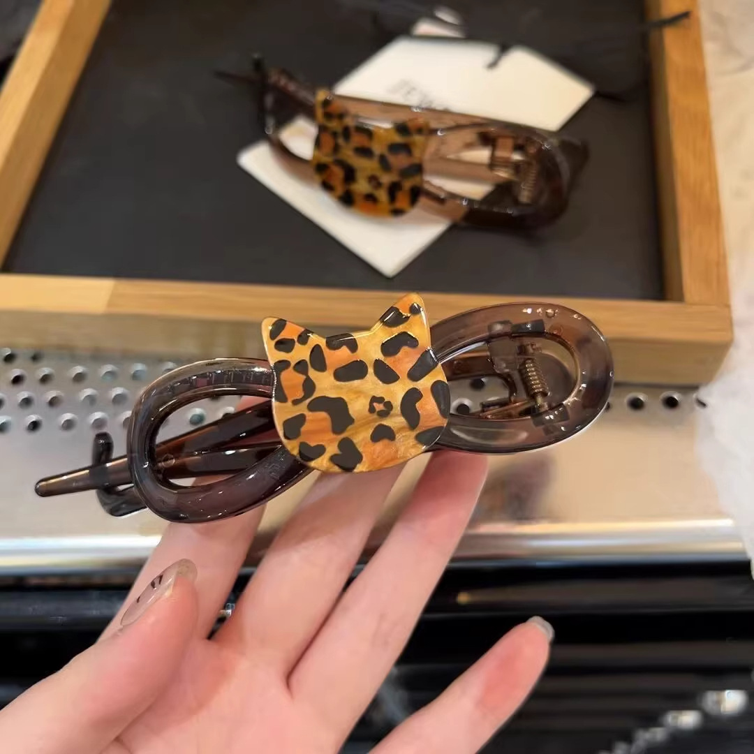 ヘアアクセサリー 猫モチーフ留め具バレッタ