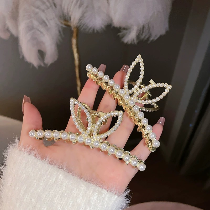 ヘアアクセサリー パール装飾蝶々モチーフ華やかバレッタ