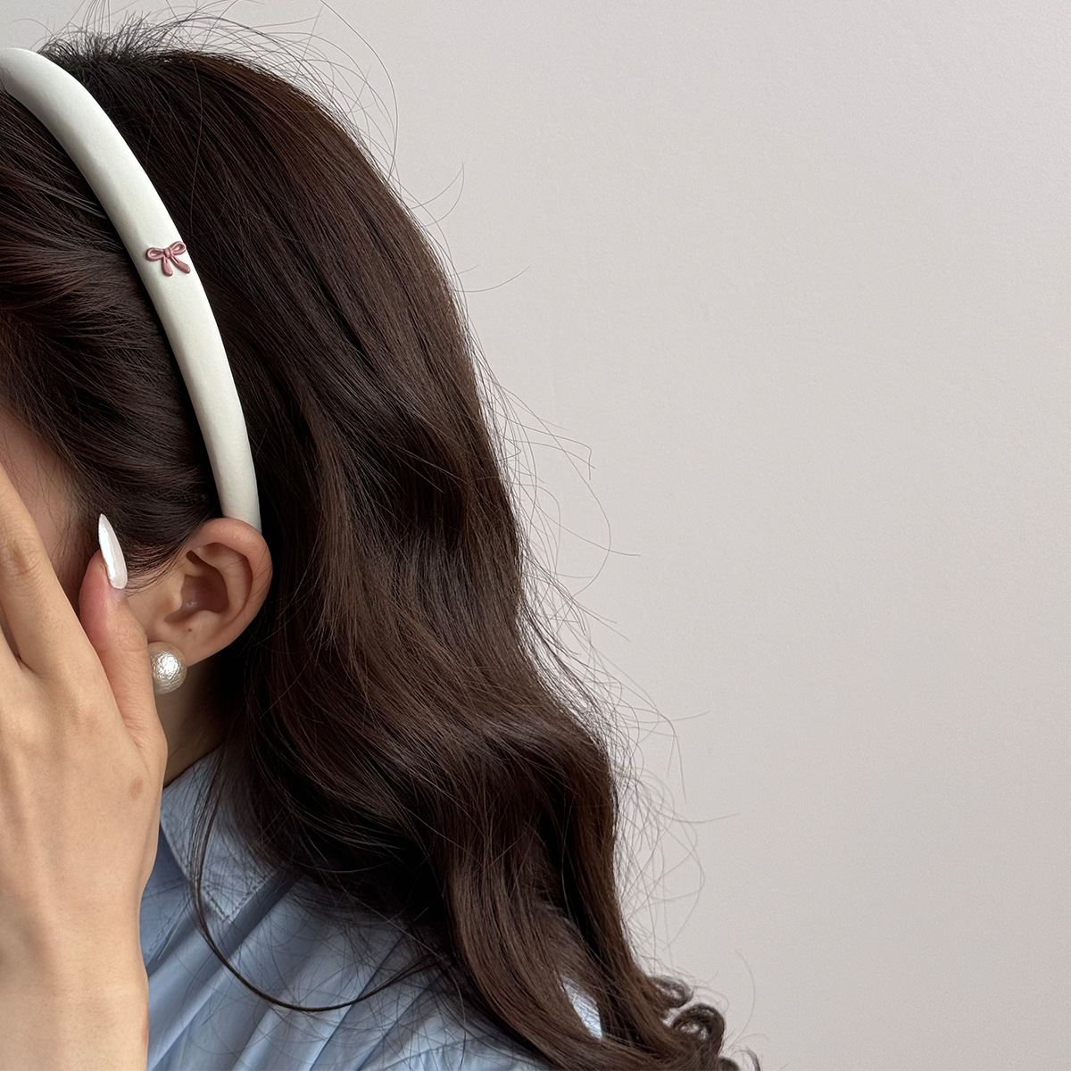 ヘアアクセサリー 小さなリボンモチーフの細身カチューシャ