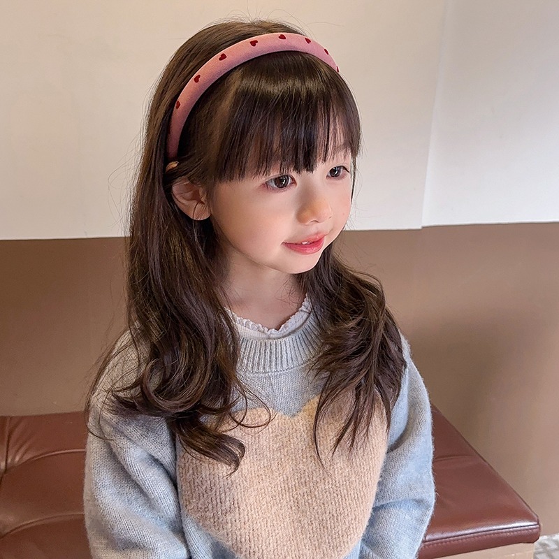 ヘアアクセサリー ハート刺繍の細身カチューシャ