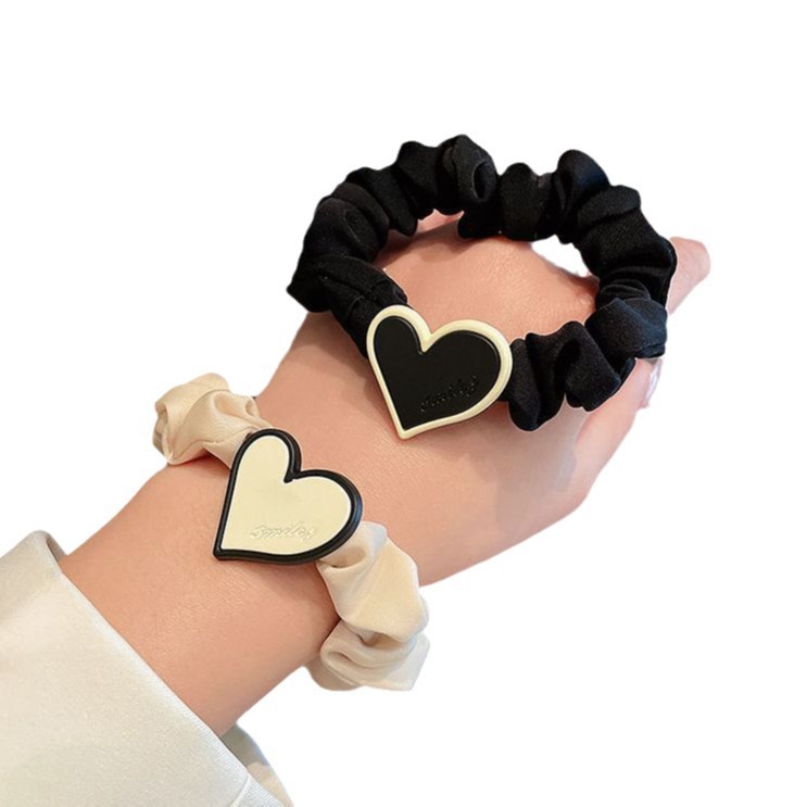 ヘアアクセサリー ハートチャームふわりシュシュ