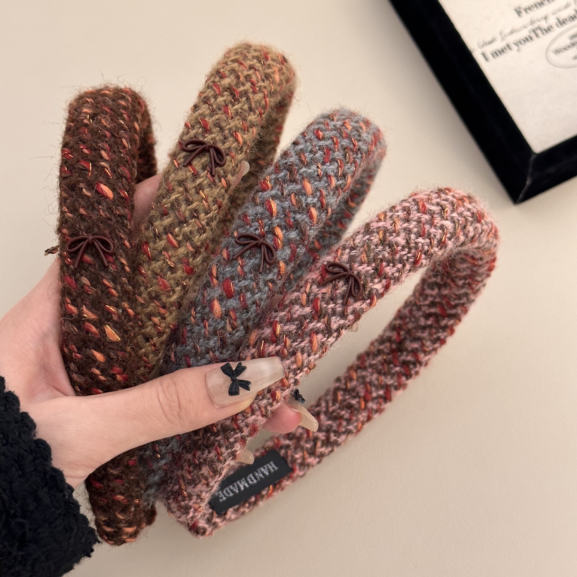 ヘアアクセサリー ふんわりツイード編み込みリボン付きカチューシャ