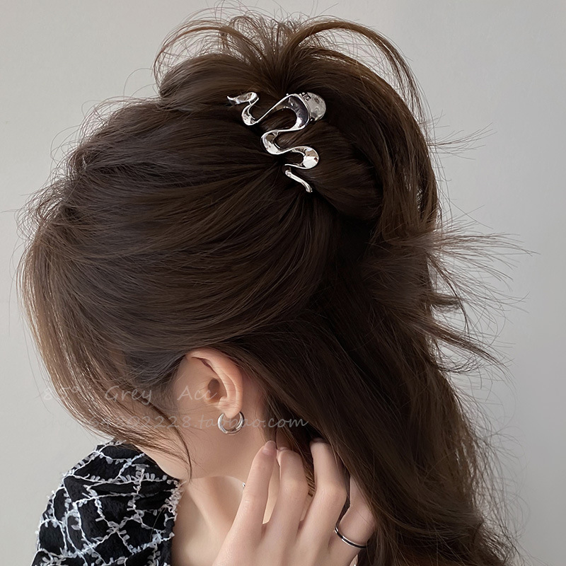ヘアアクセサリー メタリック蝶々バレッタ