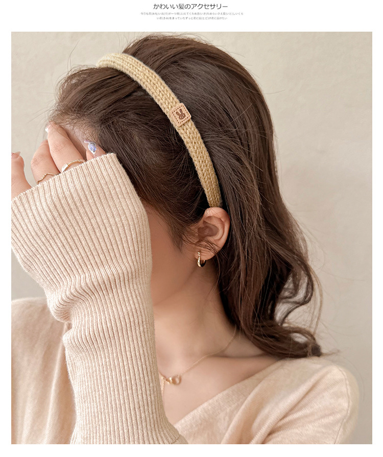 ヘアアクセサリー 金属プレート付き編み込みニットカチューシャ