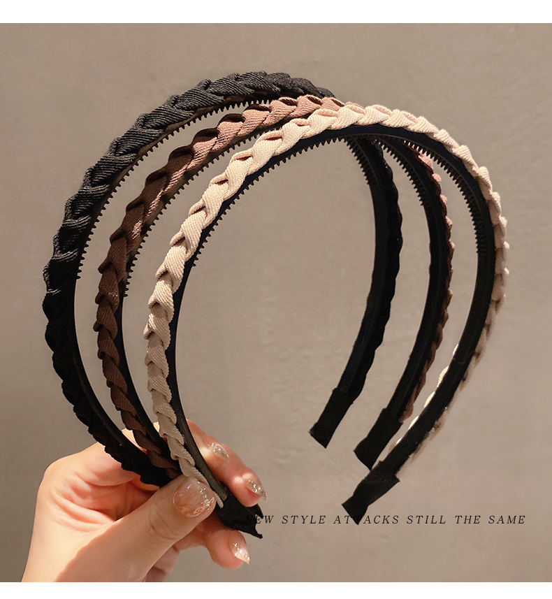 ヘアアクセサリー 編み込みデザインカチューシャ