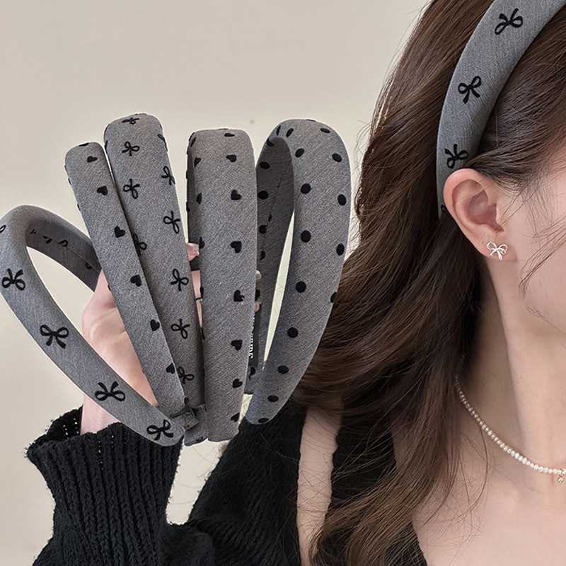 ヘアアクセサリー リボンとハート模様のカチューシャ