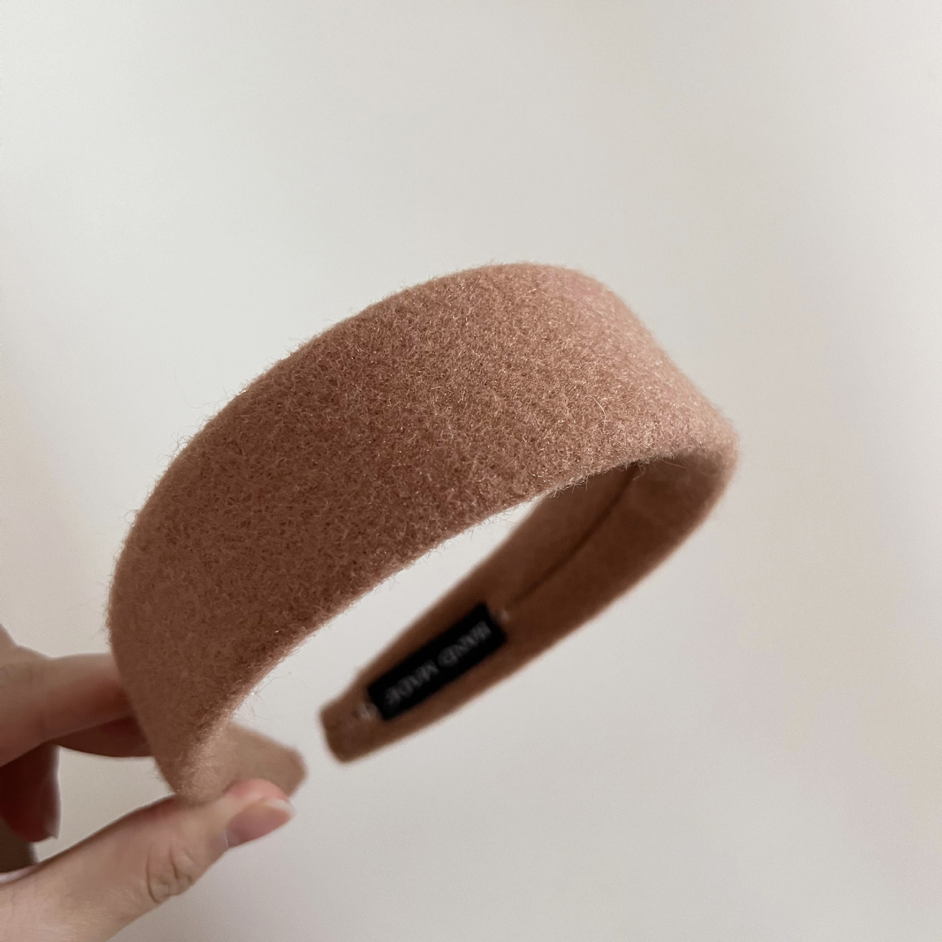 ヘアアクセサリー ふわふわ起毛素材の太めカチューシャ