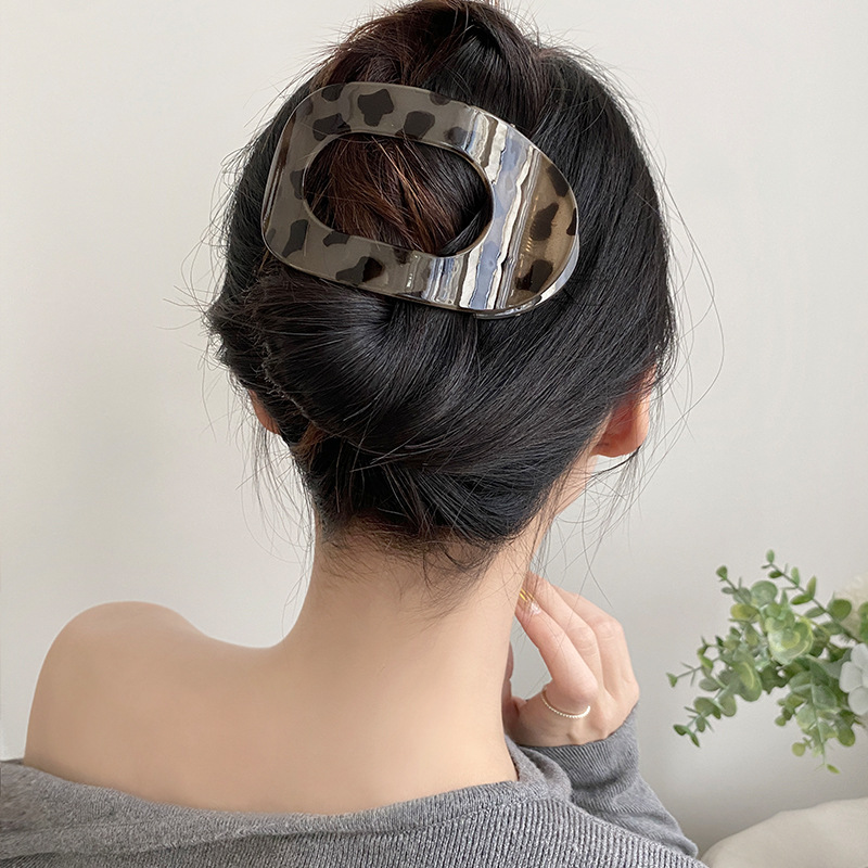 ヘアアクセサリー べっ甲風楕円形大きめバレッタ