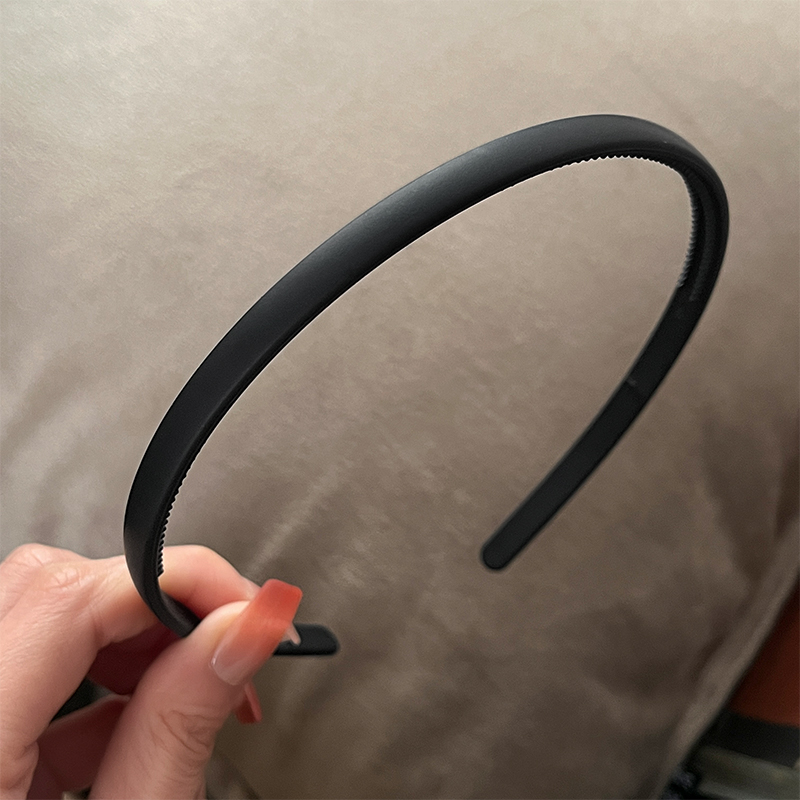 ヘアアクセサリー シンプル艶消しカチューシャ