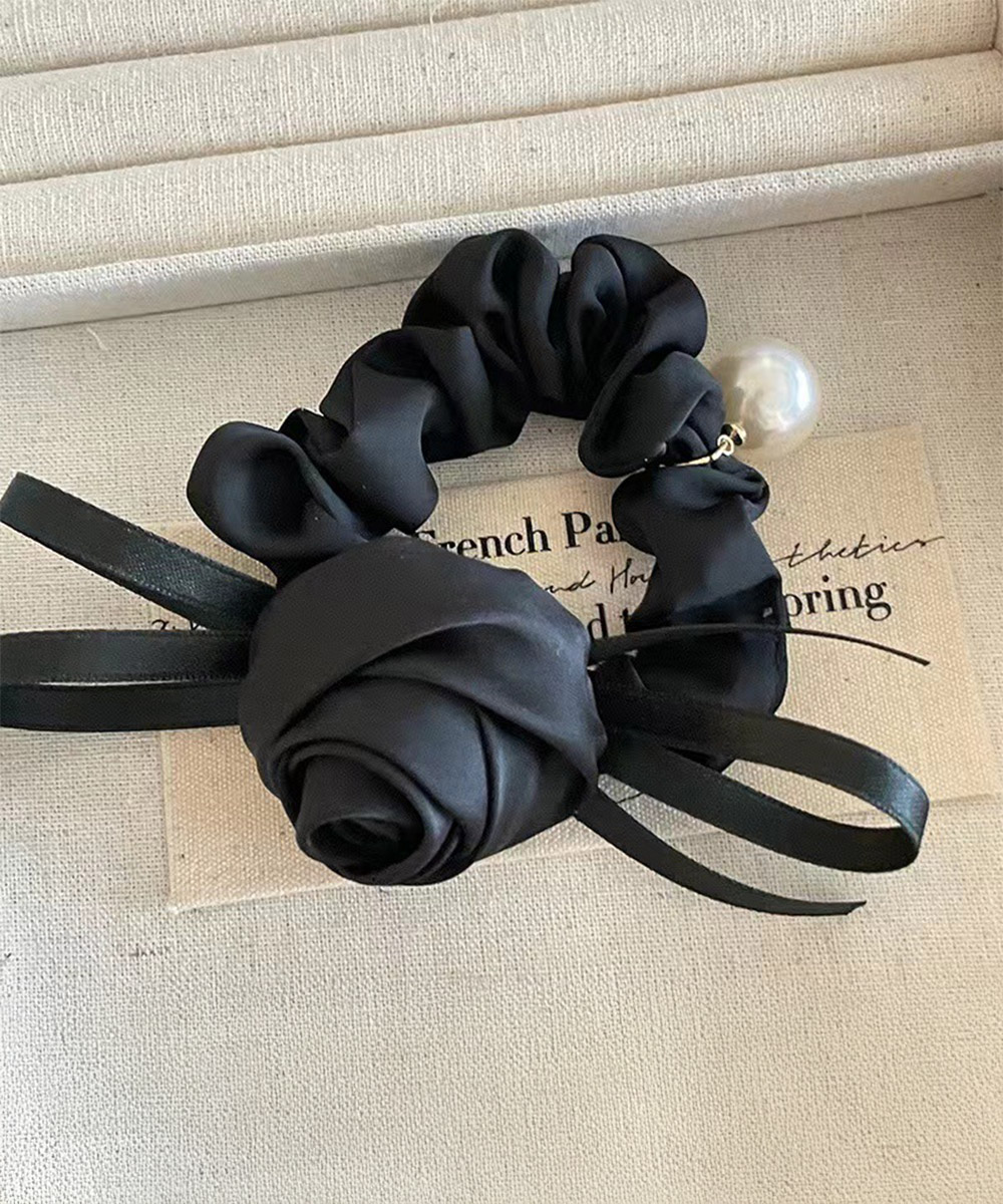 ヘアアクセサリー 薔薇モチーフ サテンシュシュ パール付きヘアゴム