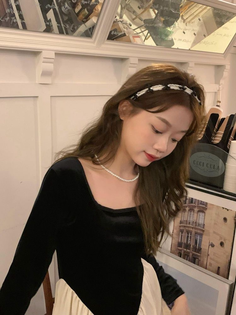 ヘアアクセサリー 連なる小さなリボンと煌めきパール装飾カチューシャ