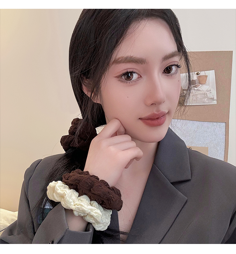 ヘアアクセサリー シルエットふわり 艶やかシュシュ
