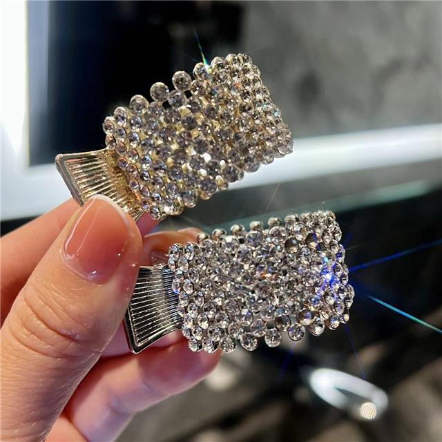 ヘアアクセサリー きらめき王冠とリボンモチーフの上品バレッタ