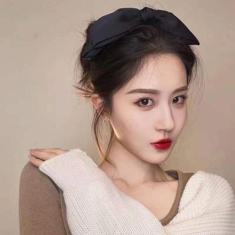 ヘアアクセサリー サテン生地の大きめリボン結びカチューシャ