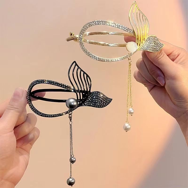 ヘアアクセサリー 輝く鳥影 揺れる真珠バレッタ