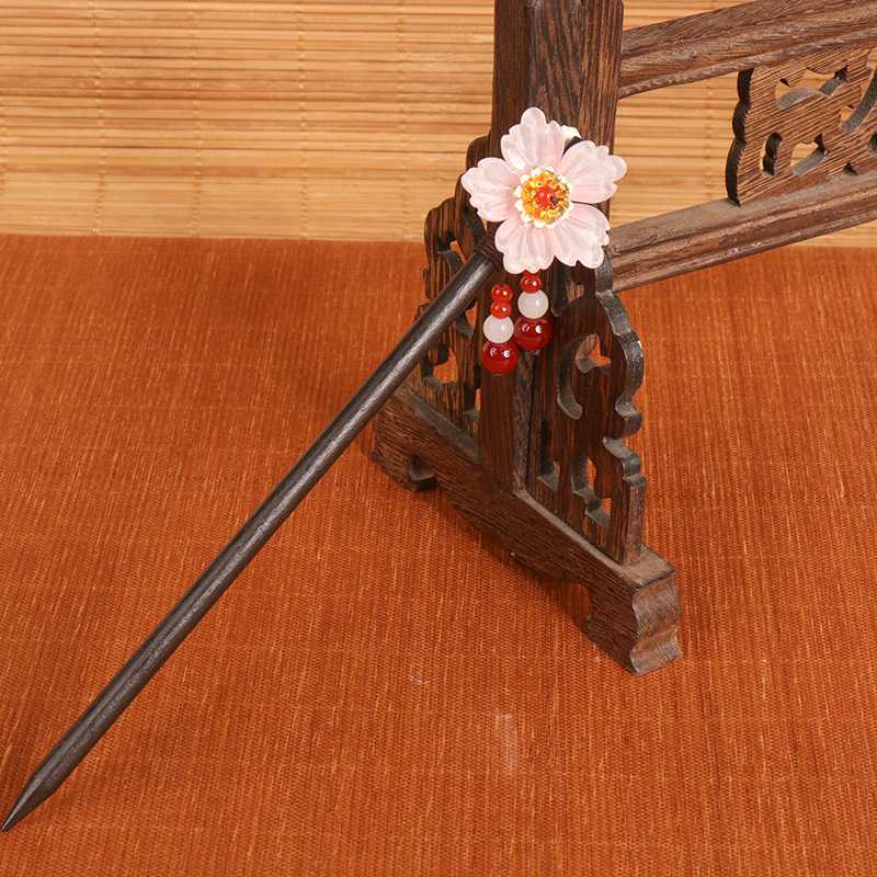 和装の結婚式に似合うショートヘア用髪飾り20選！ショートヘアでもコームやヘアアクセで着物姿を美しく彩るお呼ばれにも最適な髪飾り