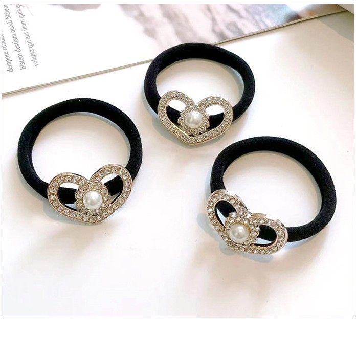 髪 飾り 輝く宝石とパール付き 普段使い ハート型髪飾り