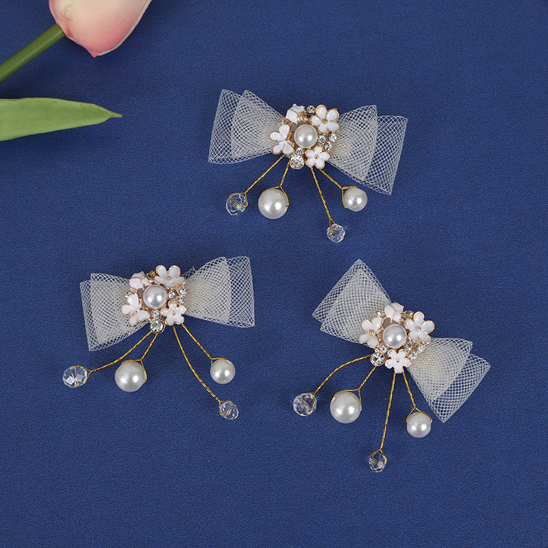 髪飾り 真珠とチュール装飾の華やか蝶々モチーフ髪飾り