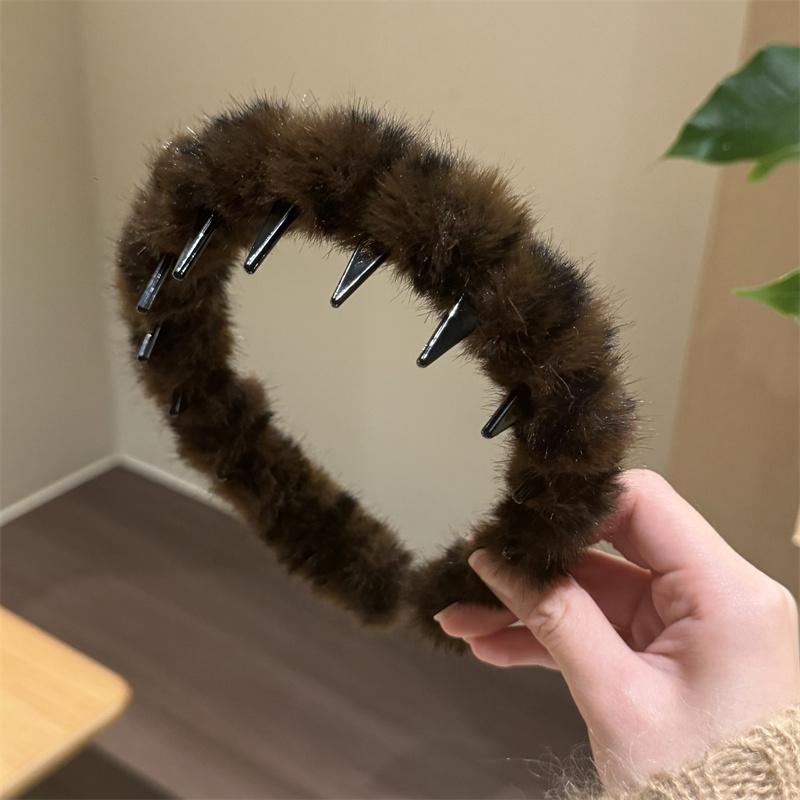 https://fulmo-img-server.com/hairgleam/8f90d1b4-3ce6-4022-b865-d0cc76cd2b42.jpg