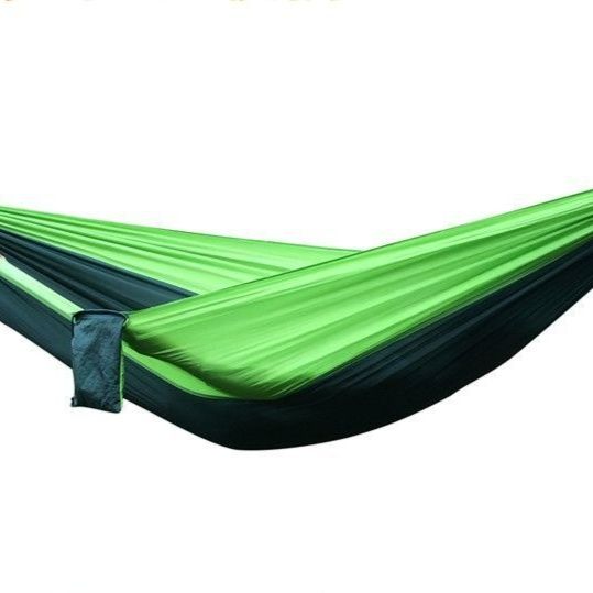 ハンモックキャンプ木陰で揺れる軽量携帯型吊り下げ式休憩寝床