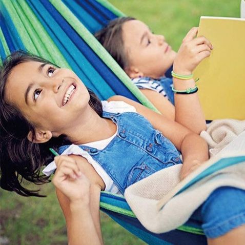 爽やか縞模様の屋外用吊り下げ式休憩ハンモック