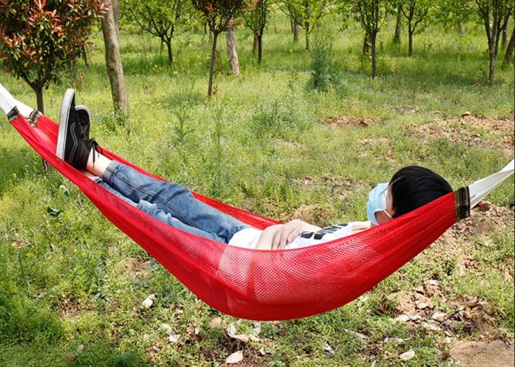 ハンモック 屋外用通気性メッシュ編み込み式吊り下げ寝具