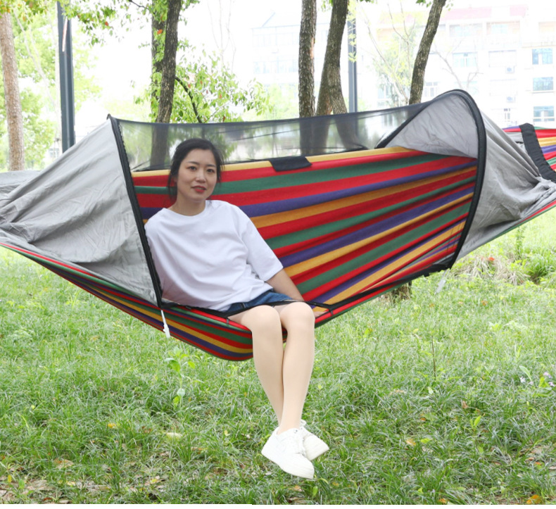 蚊帳付き吊り下げ式ハンモックキャンプ