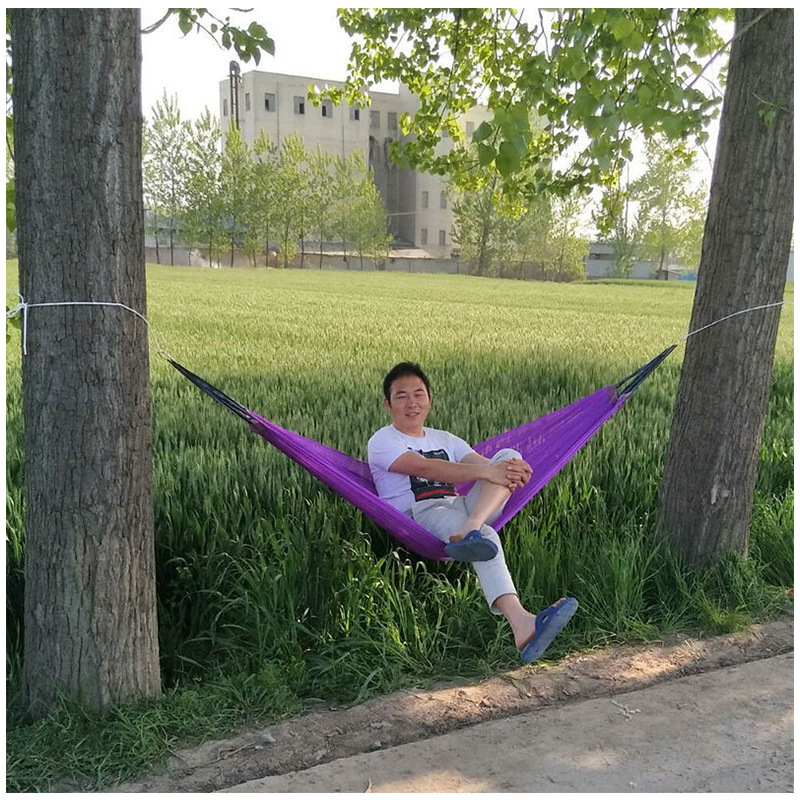 ハンモックキャンプ 通気性抜群メッシュ編み屋外用吊り下げ式寝具