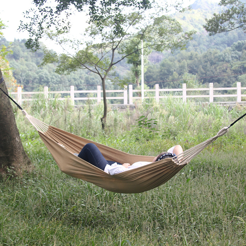 ハンモック 森林浴を楽しむ携帯式吊り下げ寝具