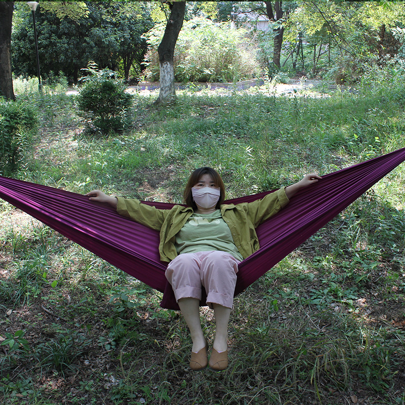 ハンモック 森林浴を楽しむ軽量携帯用吊り下げ式休憩具