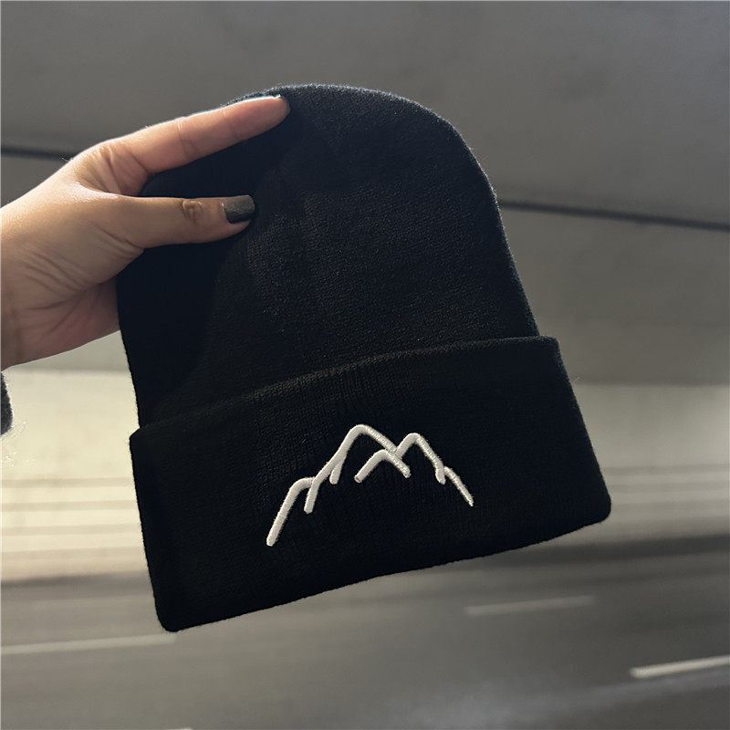 帽子 レディース 山脈刺繍入りニット帽
