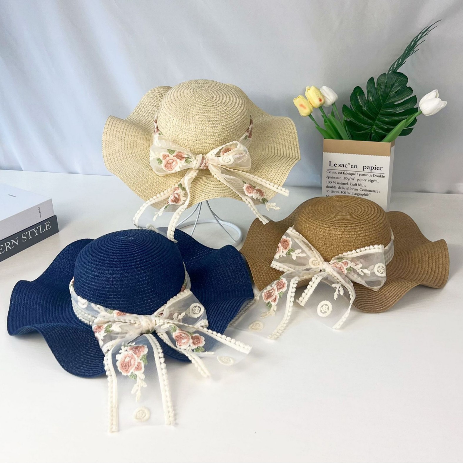 帽子 レディース 花リボン　波型つば麦わら帽子