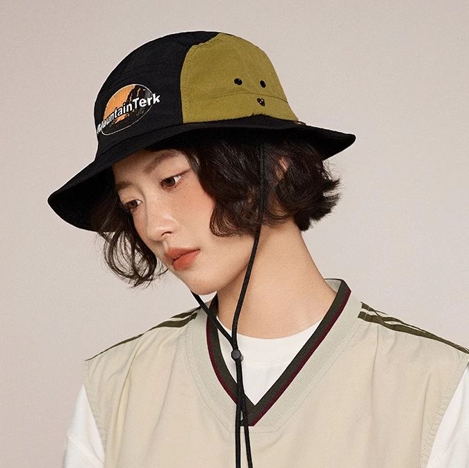 アウトドア　帽子 冒険者のあごひも付きハット