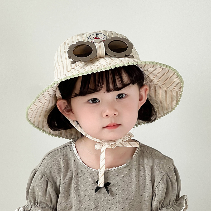 アウトドア　帽子 さくらんぼ刺繍あごひも付きハット