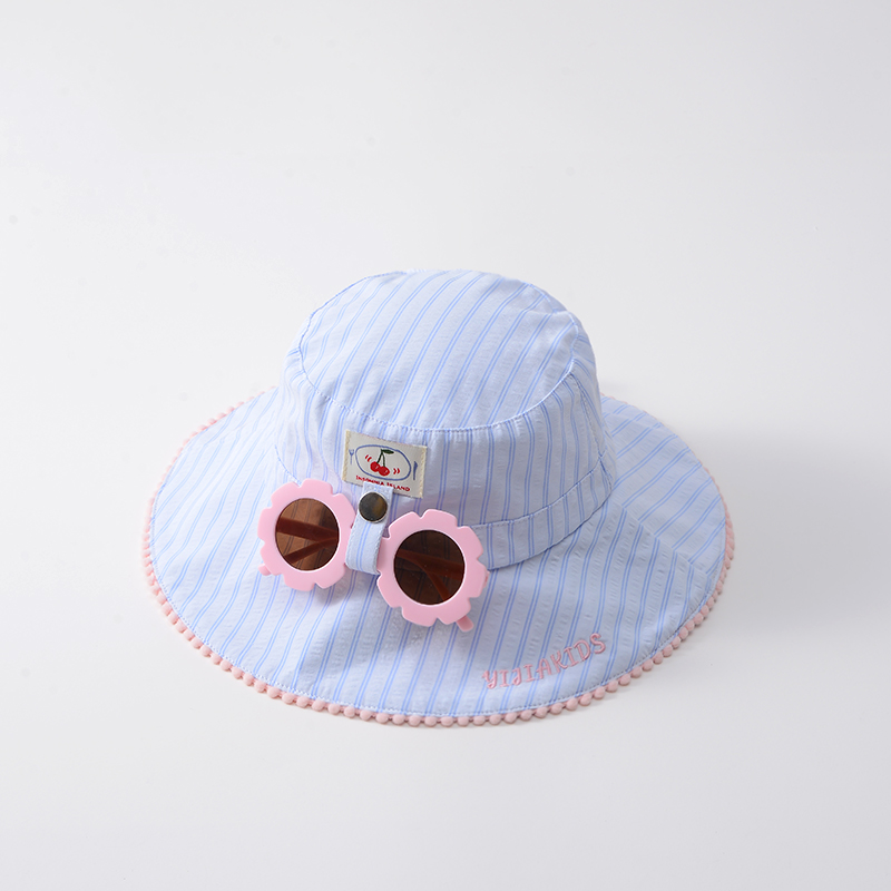 アウトドア　帽子 さくらんぼ刺繍あごひも付きハット